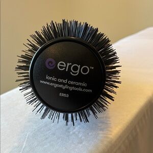 NWOT - Ergo ER53 Hair Styling Brush.  See Photos